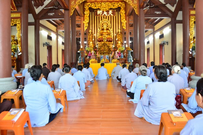 The Eight Precept Retreat  at Tay Khanh pagoda, Thai Binh
